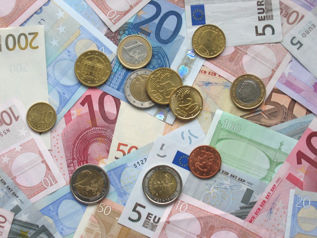 http://www.wijchensnieuws.nl/wp-content/uploads/2015/06/Euro-geld-money.jpg