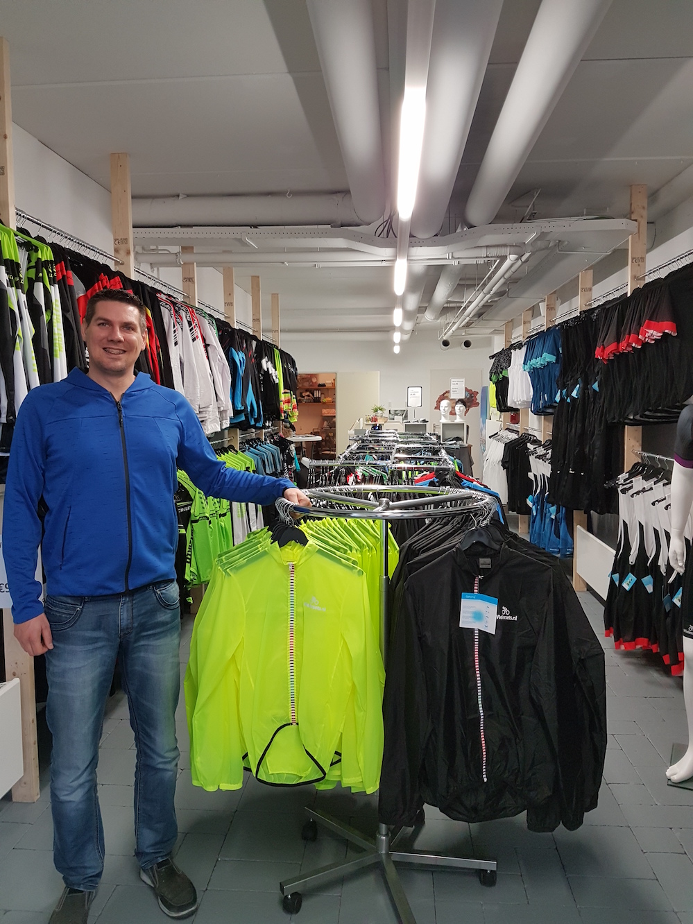 punt mengsel Ik geloof wielersets.nl en zwemjurkenshop.nl openen winkel aan Sterrebosweg in  Wijchen: 10% openingskorting | Wijchens Nieuws