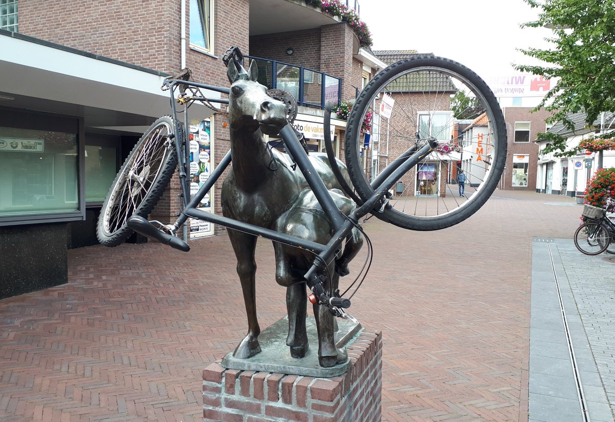 Wijkagent Henry van Galen treft resultaat van gezellig stapavondje